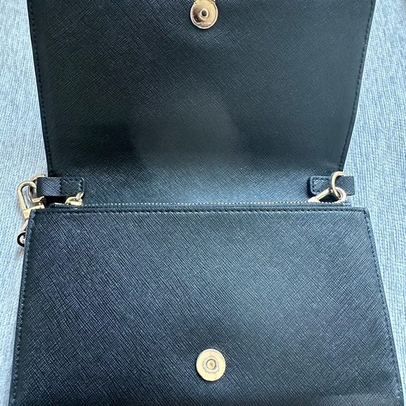 Tory Burch Leather Chain-Link Crossbody Bag - Picture 5 of 16